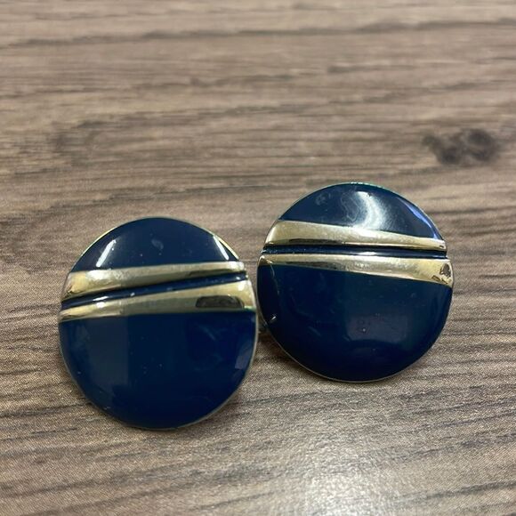 Vintage clip on earrings - Picture 1 of 2